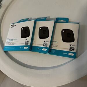 NWT Tile Mate 3 Count Bluetooth Tracker, Keys Finder and Item Locator for Keys